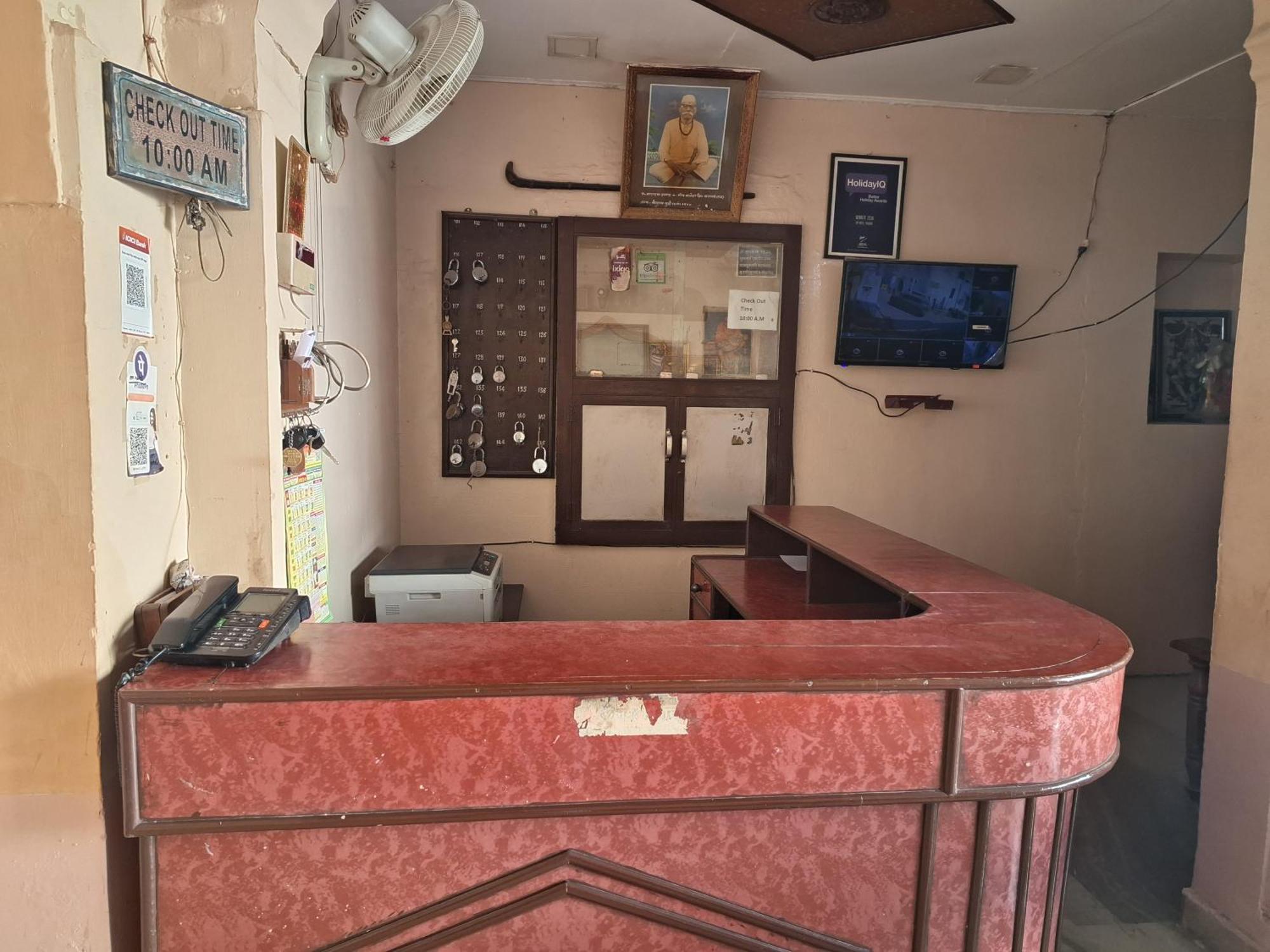 فندق أوم بوشكار المظهر الخارجي الصورة